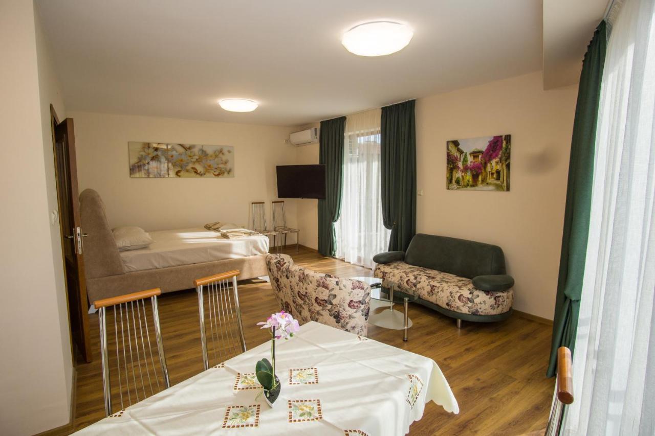 Guest Apartments Stela Царево Екстер'єр фото