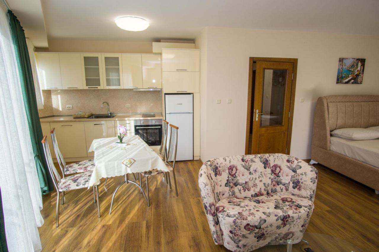 Guest Apartments Stela Царево Екстер'єр фото
