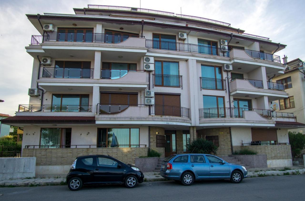 Guest Apartments Stela Царево Екстер'єр фото